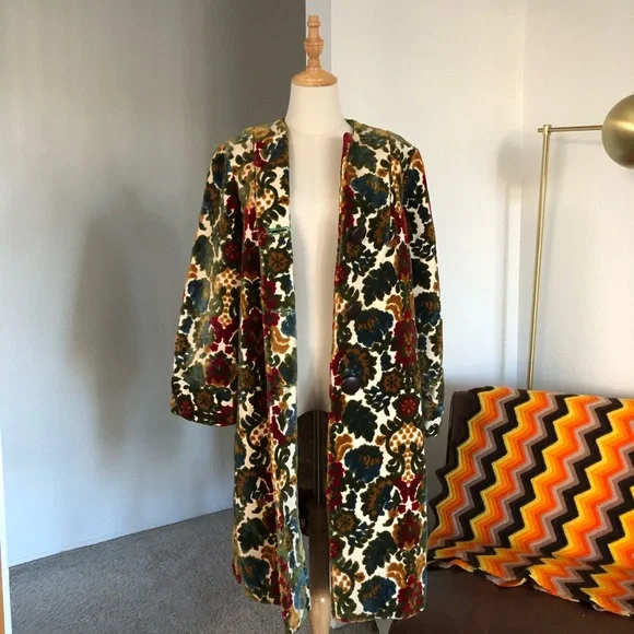 SOLD Vintage 1960s Velour Floral Gorgeous Coat - Picture 3 of 12